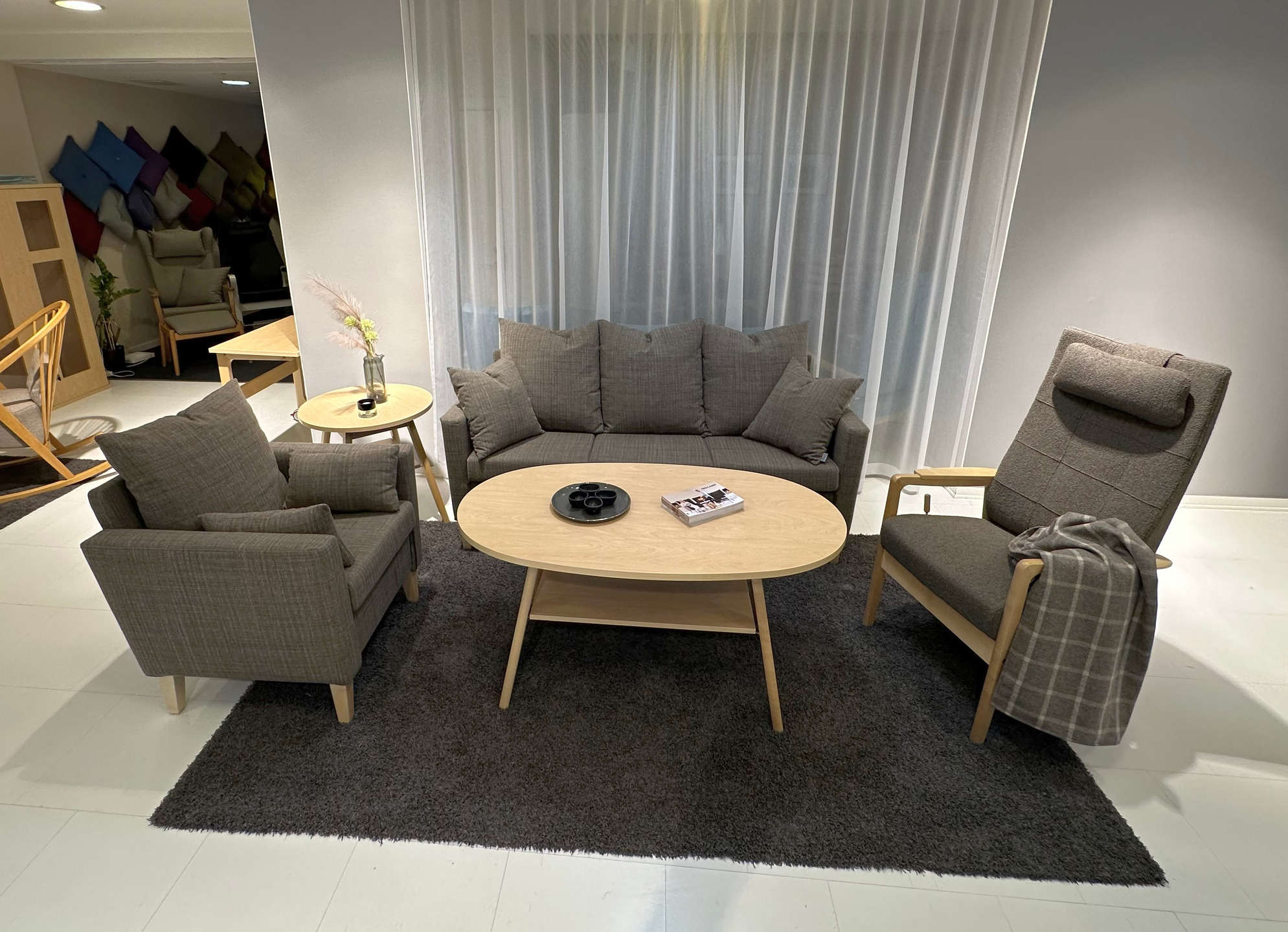 HELLAND Seniorensofa Bubble 2-Sitzer I gepolsterte Armlehnen